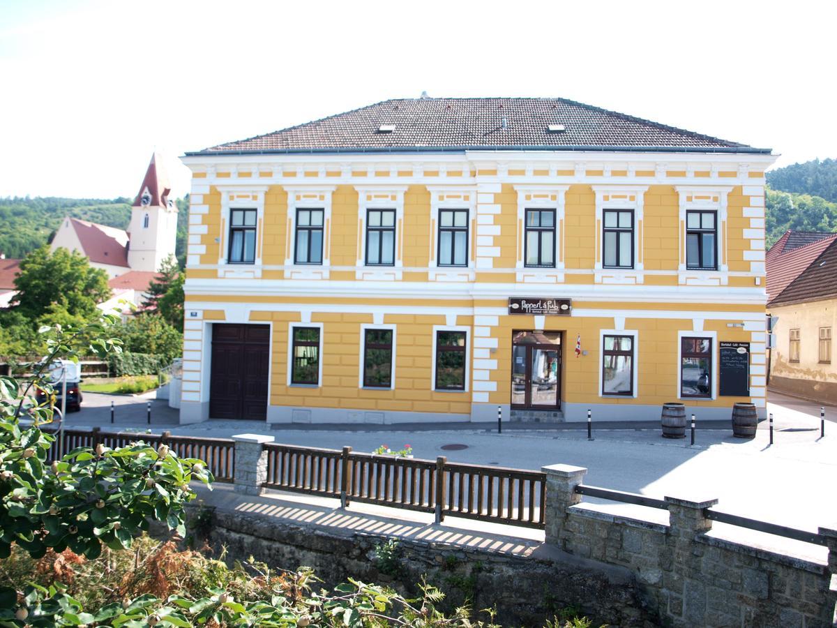 ホテル Papperl A' Pub Schönberg am Kamp エクステリア 写真